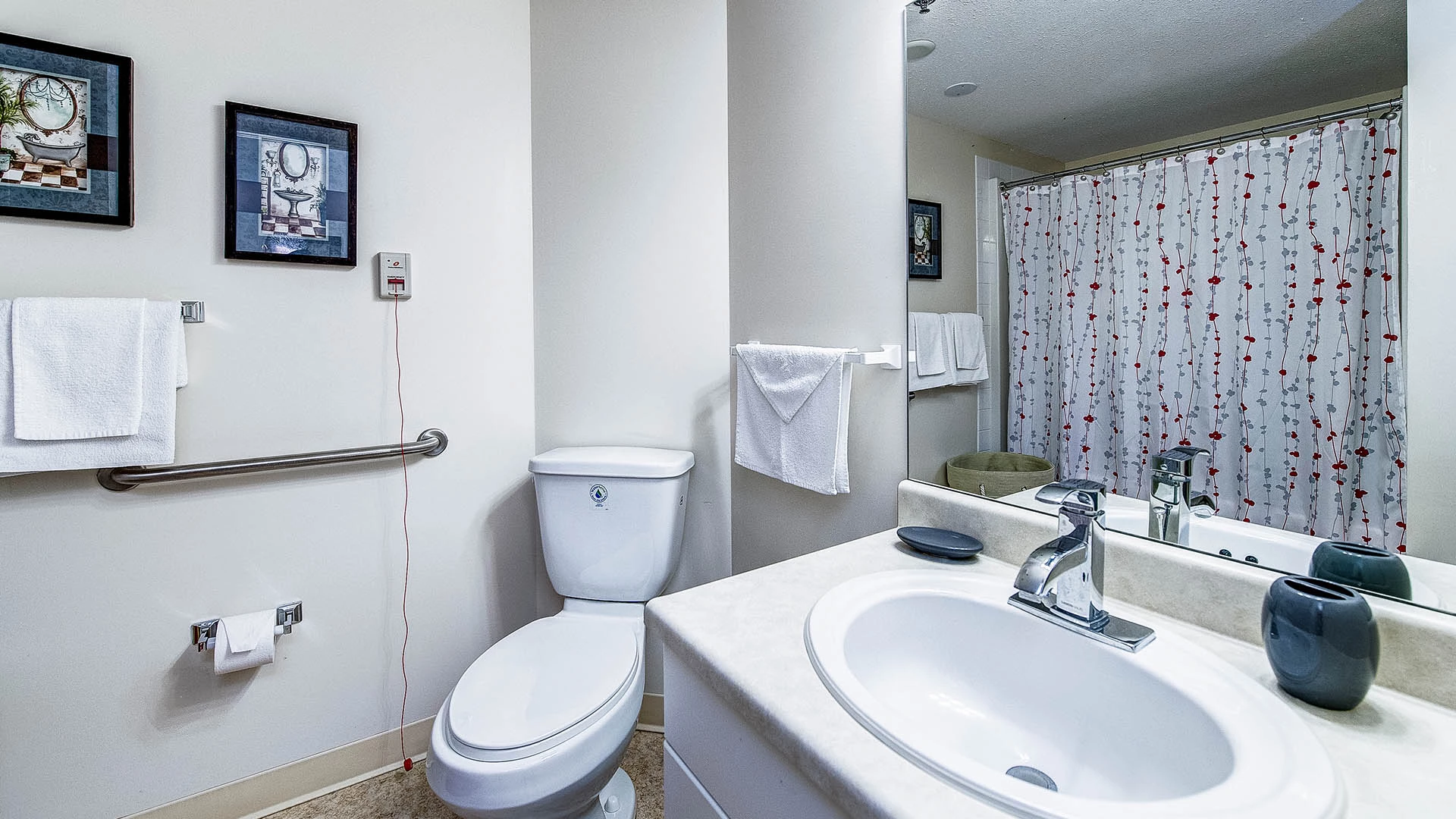 suite bathroom at meadowlands